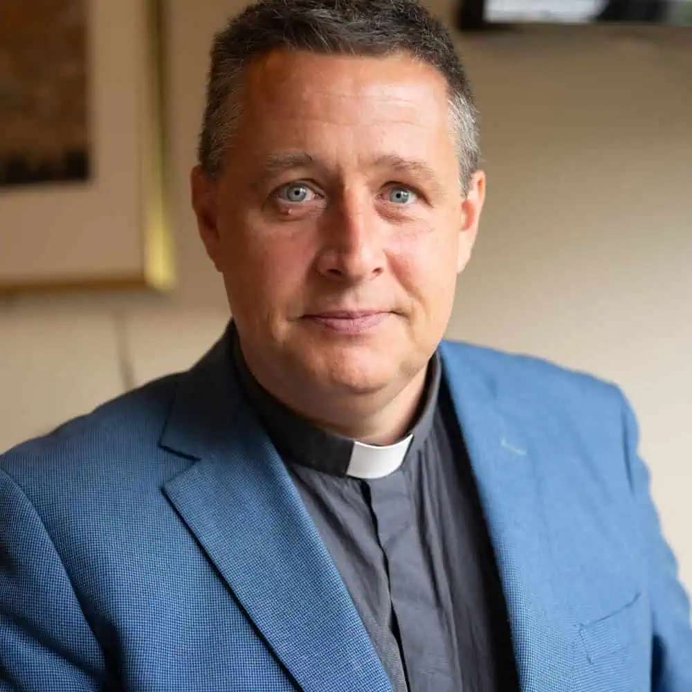 Espen Andreas Hasle sittende Foto Den norske kirke